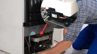 Xử lý khay nước sau tủ lạnh bị tràn tránh làm ướt sàn
