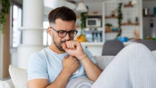 Vì sao nằm điều hòa lại bị khó thở? Cẩn thận với những thói quen sai lầm
