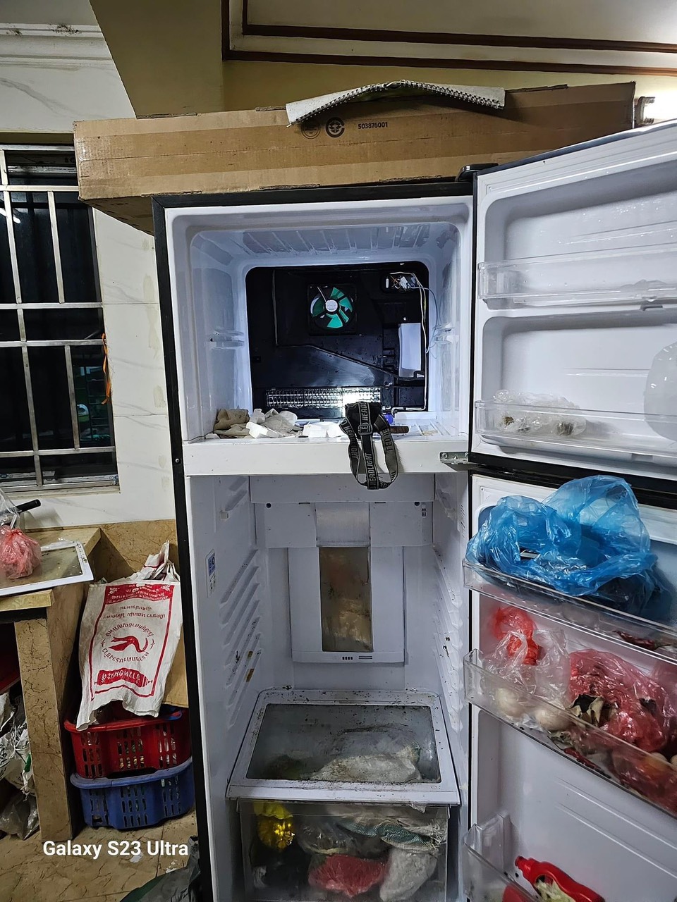 Một ca bảo hành phải thay quạt gió để đảm bảo tủ lạnh được tản nhiệt